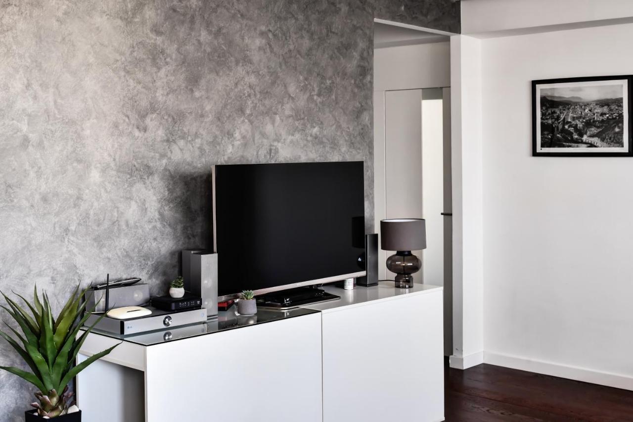 2 Bedroom Penthouse In City Center, Free Parking SJJ Extérieur photo
